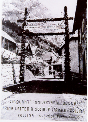 1930. Festeggiamenti per il mezzo secolo di vita della Latteria sociale. In primo piano a d., casa Cógu (210)